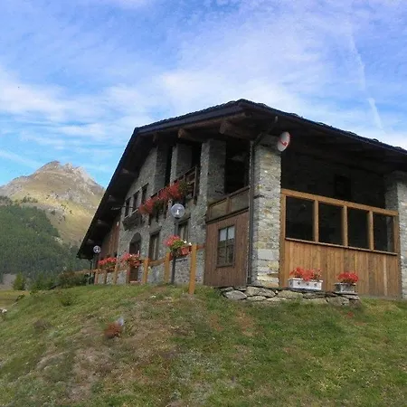 Otel Les Granges La Thuile